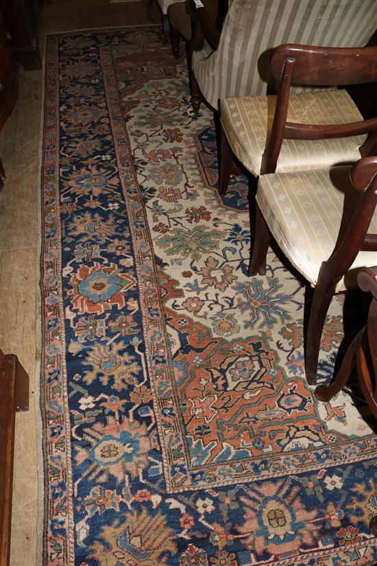 Hamadan ivory ground carpet with blue pole medallion